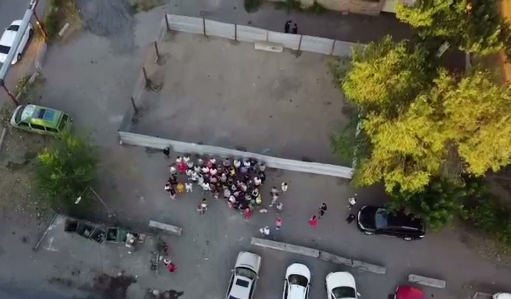 Борьба за придомовую территорию жителей улицы Крылова продолжается: карагандинцы обратились к Президенту