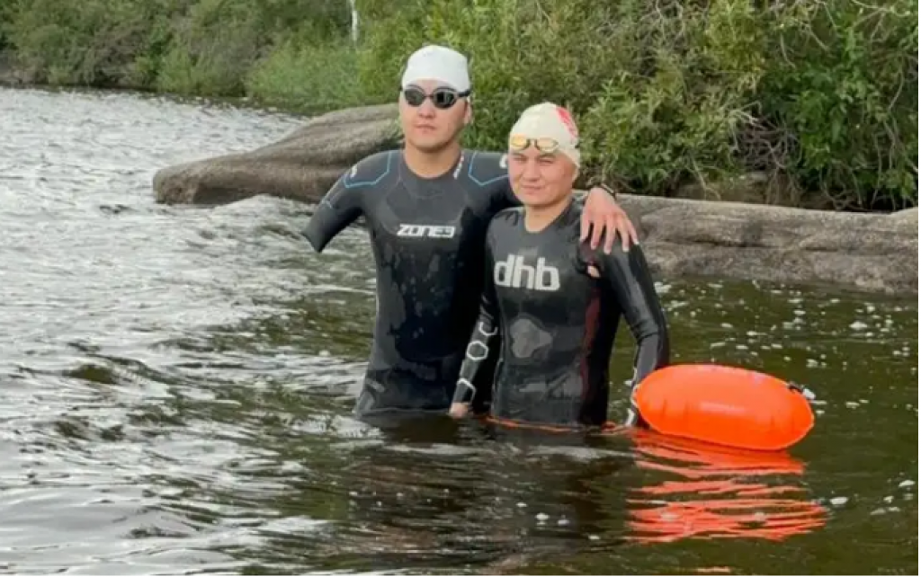 Карагандинец параспортсмен подал заявку в Книгу рекордов после заплыва через Балхаш