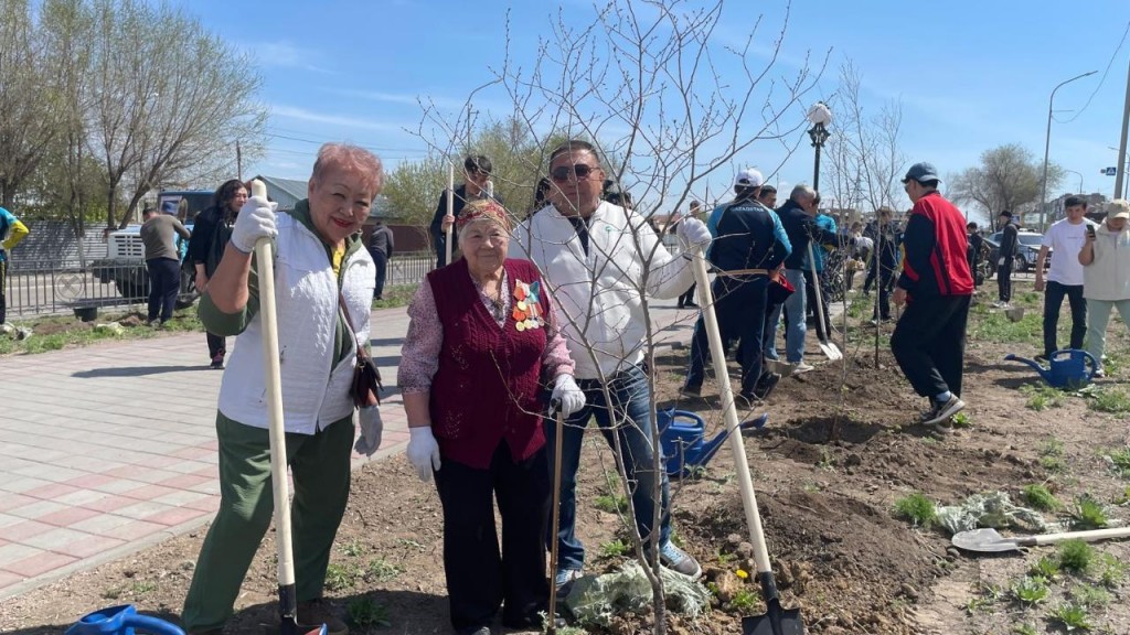 «Таза Қазақстан»: В Карагандинской области продолжается озеленение
