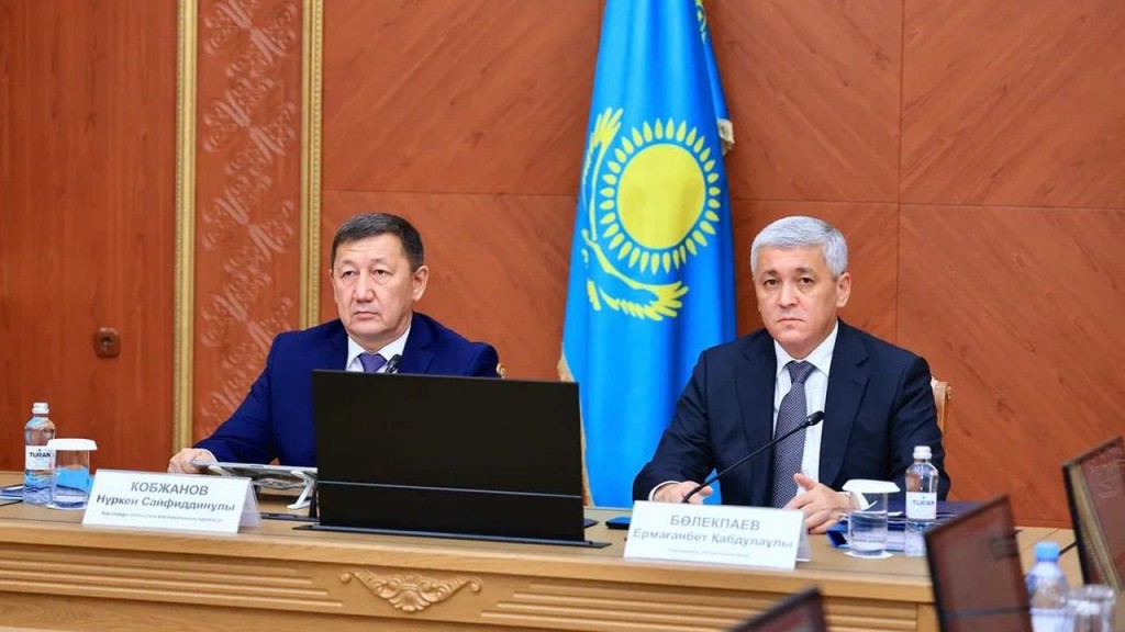 Ермаганбет Булекпаев отчитался перед депутатами о развитии региона