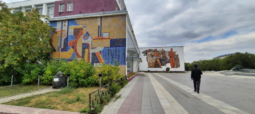 Карагандинец создал аудио-гид о городских мозаиках и монументах