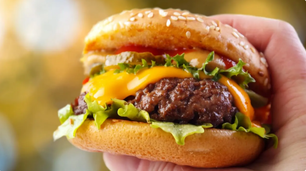 Рекламу фастфуда и вредных продуктов могут ограничить в Казахстане