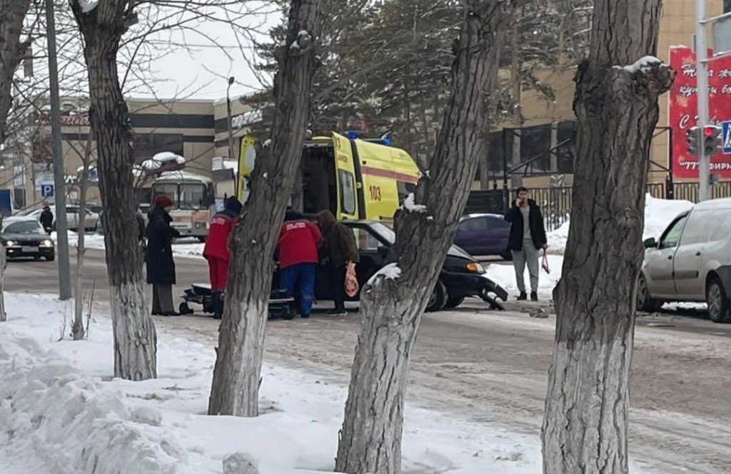 В результате ДТП в Темиртау пострадал пассажир одной из машин