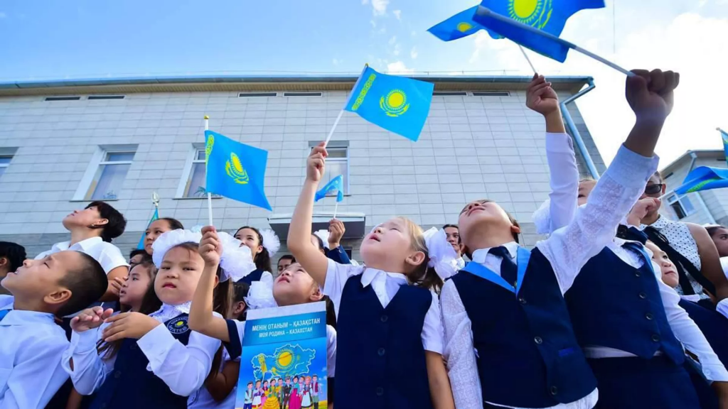 Минпросвещения выделило $37,1 млн на подготовку к школе для детей-сирот