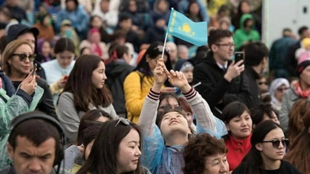 Опрос: сколько казахстанцев доверяют президенту