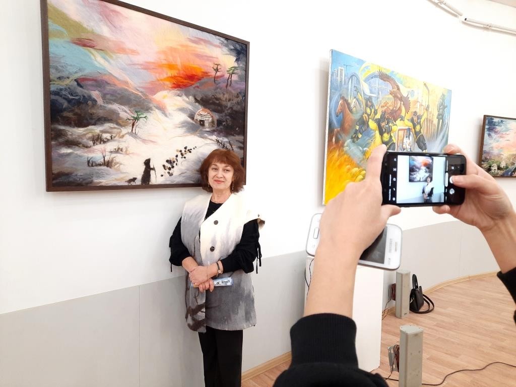 Произведения карагандинского этнодизайнера Евгении Шульц дебютировали на ярмарке в Париже