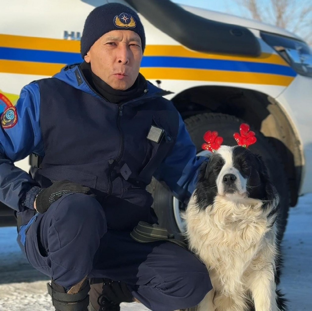 Спасатели ДЧС Карагандинской области поздравляют жителей с наступающим Новым годом