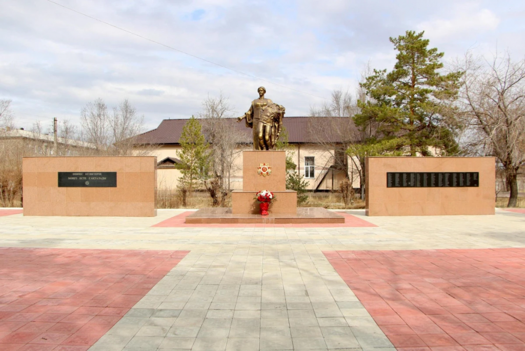 Казахстанцев призывают к благоустройству памятников к 80-летию Победы