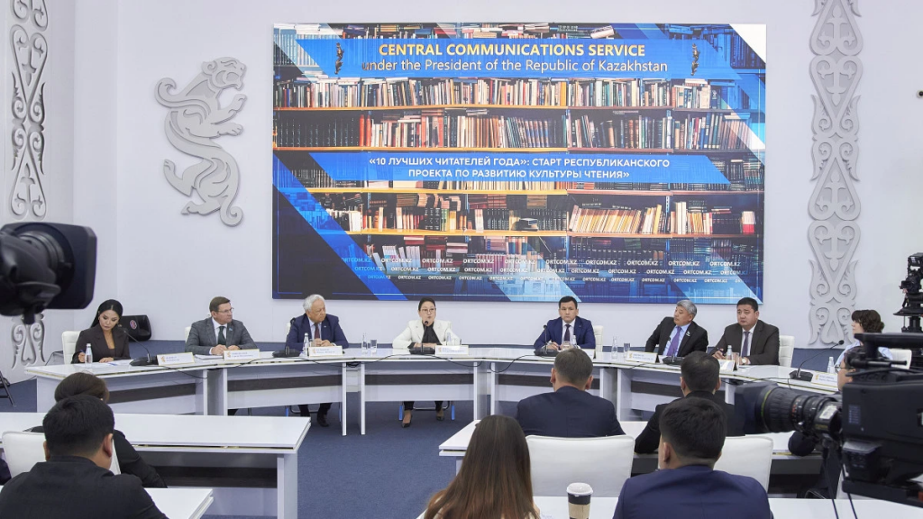 Книги против информационного шума: депутат о важности чтения