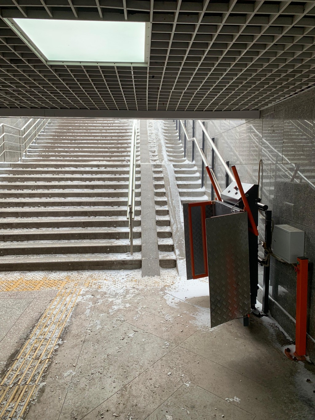 Электроподъемники в подземных переходах Караганды работают в штатном режиме