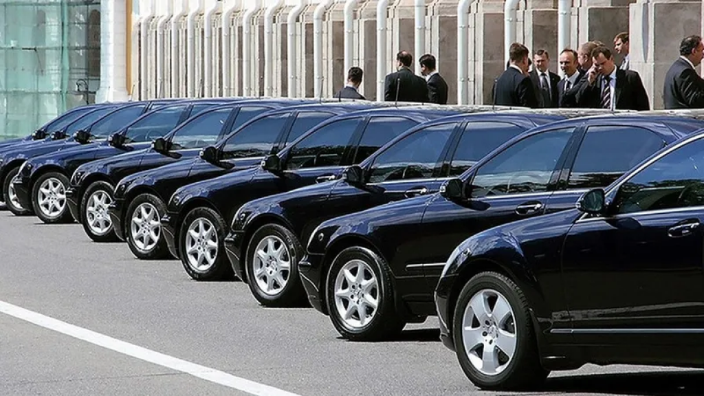 Госаппетиты урезают: Казахстан отказывается от дорогих служебных машин