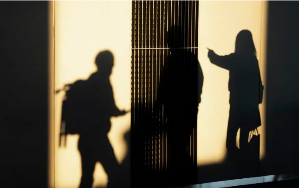 В Казахстане введена уголовная ответственность за сталкинг