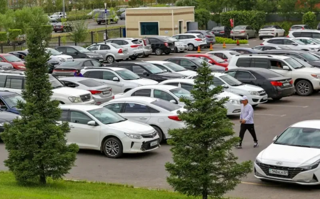 Продавать машины с госномерами разрешат в Казахстане