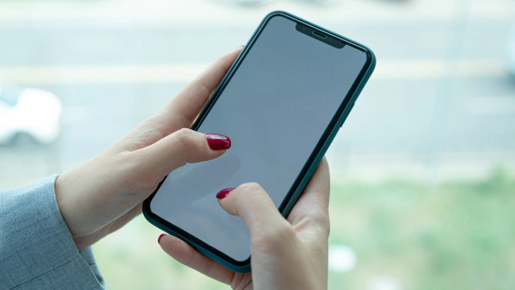 Единый часовой пояс: сотовые операторы предупреждают казахстанцев о технических сбоях