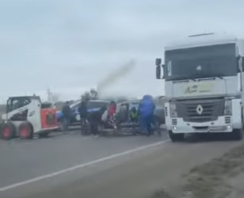 Мобильді порно жылап, айқайлайды