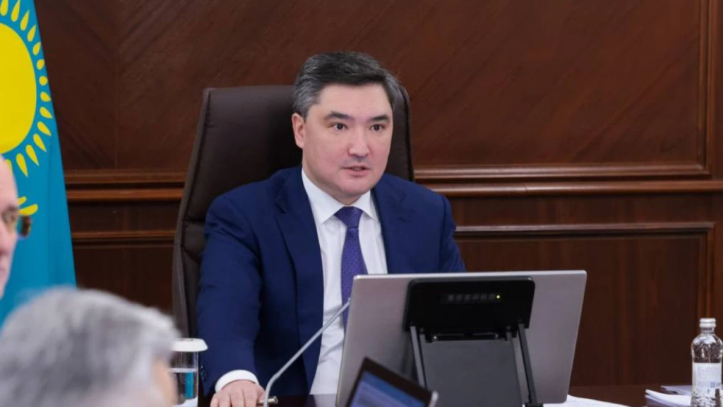 Бектенов дал Правительству 12 ключевых поручений после вступления в силу новой Конституции
