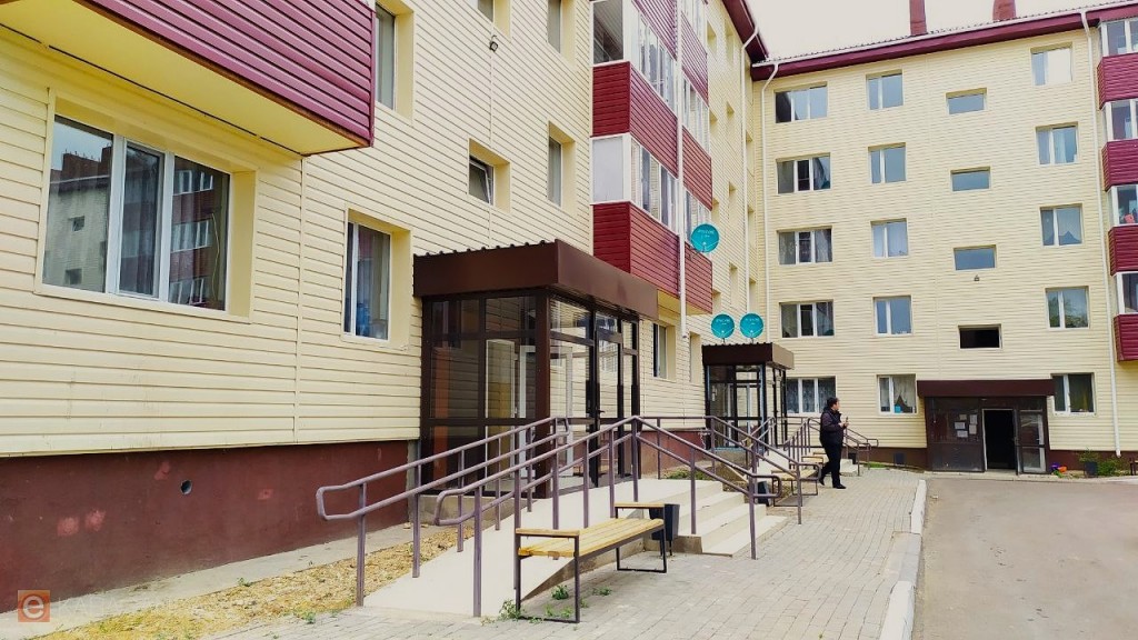 В Сарани семьи аварийного дома получили новое жильё