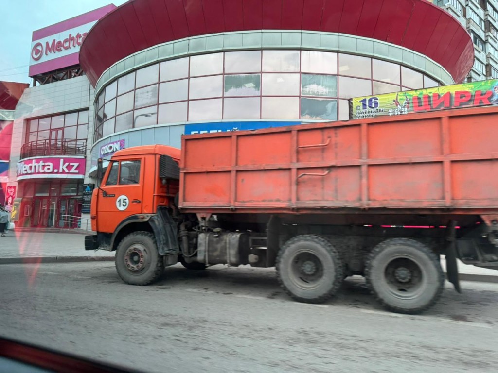 В Караганде к весенней уборке привлекли около 150 единиц спецтехники