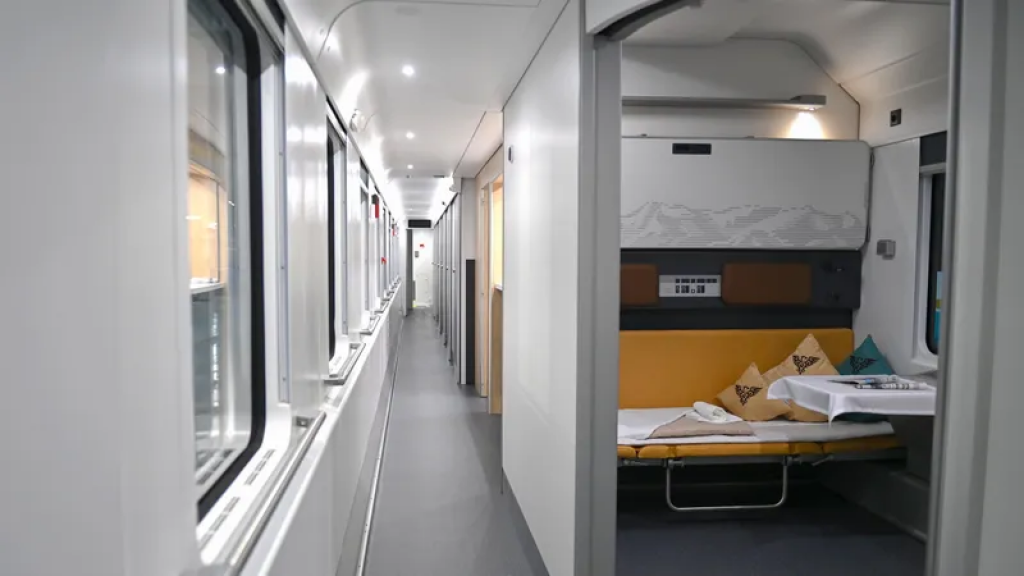 Бектенов потребовал ускорить поставки вагонов Stadler