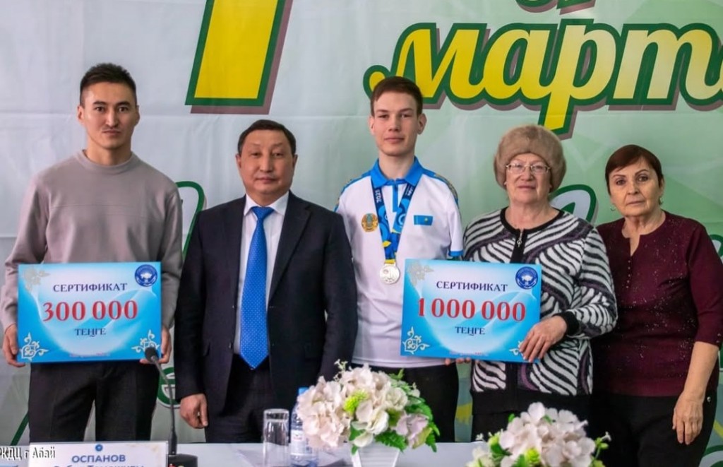 Серебряному медалисту по паралегкой атлетике из Абайского района вручили миллион тенге