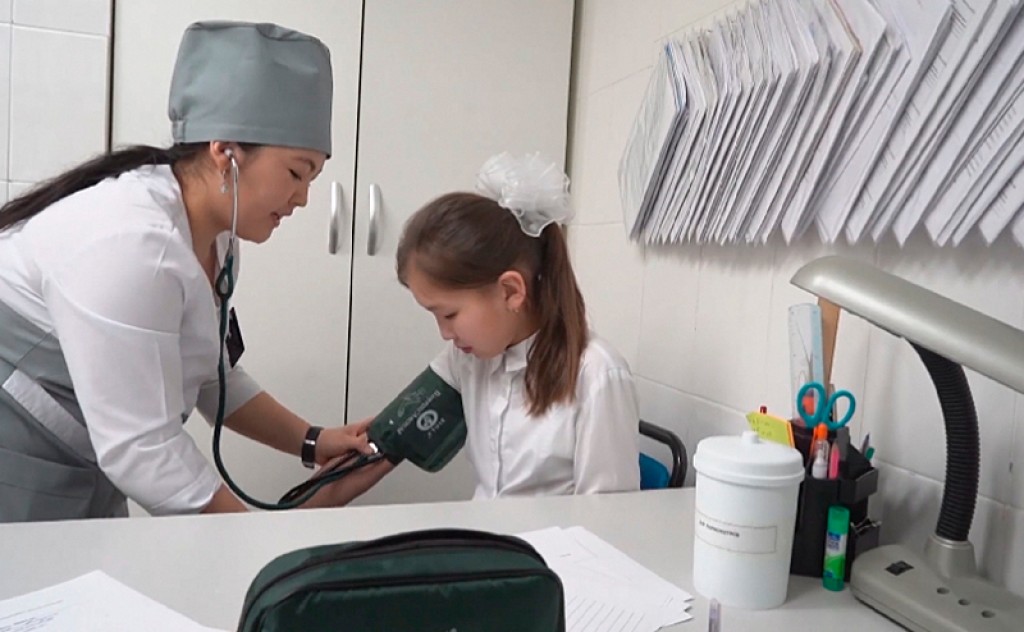 Прокурорская проверка выявила просроченные лекарства в школах Караганды