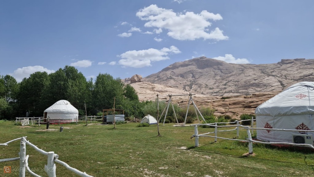 Кіндікке дейін үлкен сиськи Транссексуалды анимация