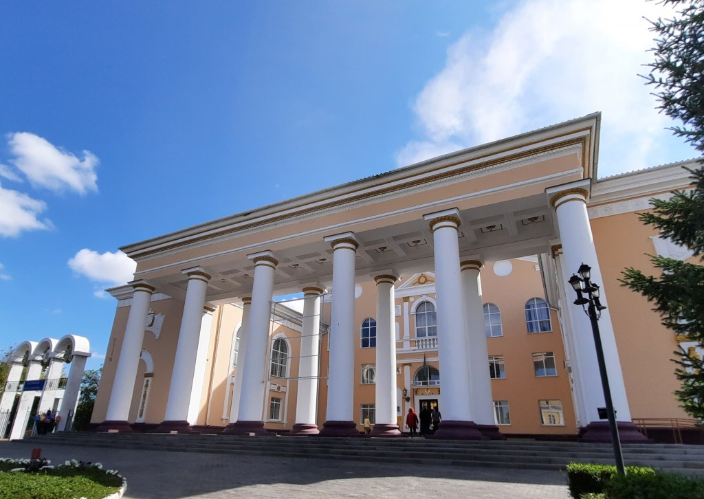 Классика и не только: что ожидает зрителей темиртауского ТЮЗа в новом сезоне