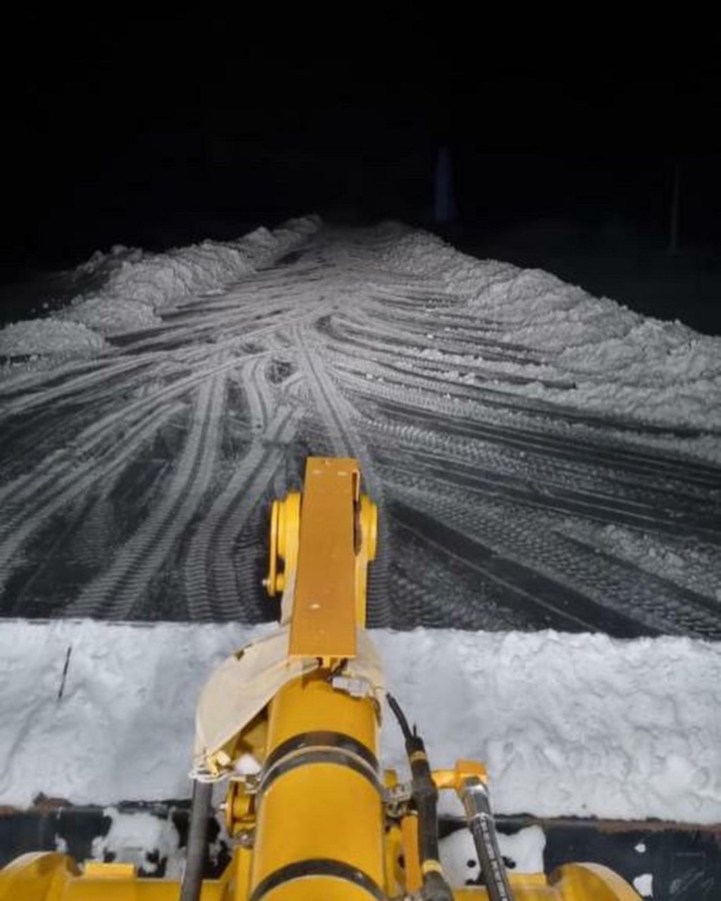 Дорогу в школу для детей из отдаленного села Бухаржырауского района расчистили после жалобы