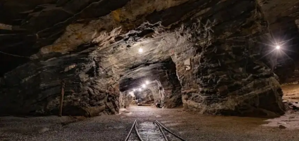 Пожар в шахте «Казахстанская» продолжается третий месяц