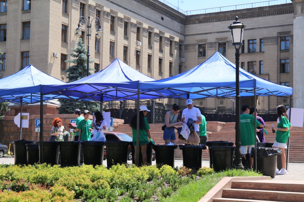 Две тысячи алматинцев стали героями «ЭкоИстории с Coca-Cola»
