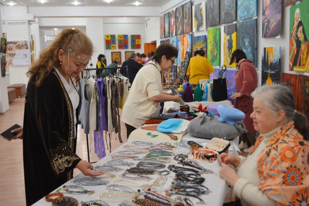 Весенняя выставка-ярмарка открылась сегодня в карагандинском музее ИЗО