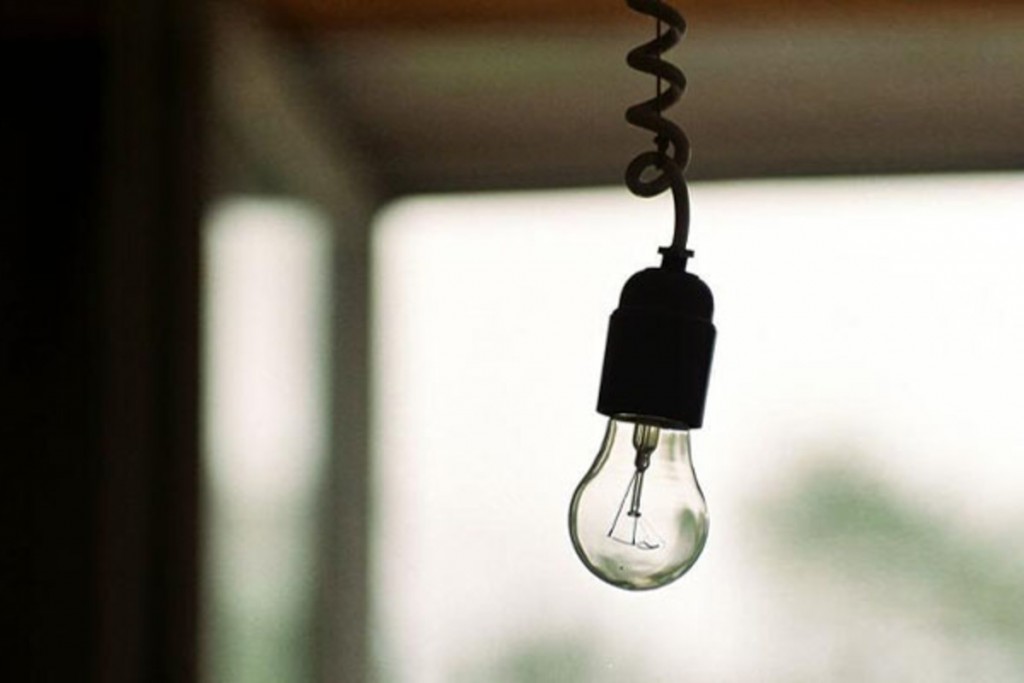 Из-за порывов ветра Караганда частично осталась без электроэнергии