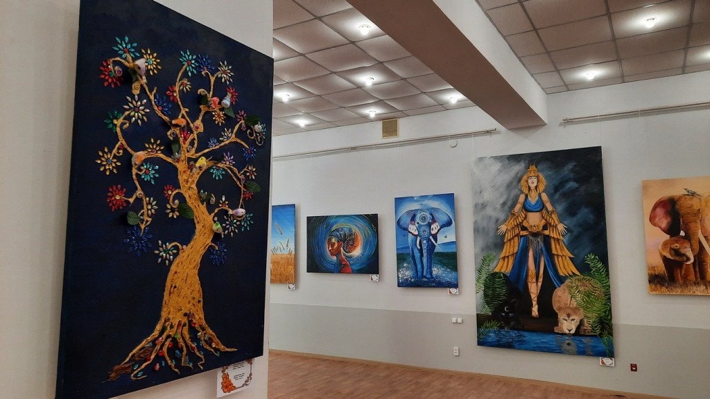 Дело семейное: карагандинцы трех поколений представили свои работы в музее ИЗО