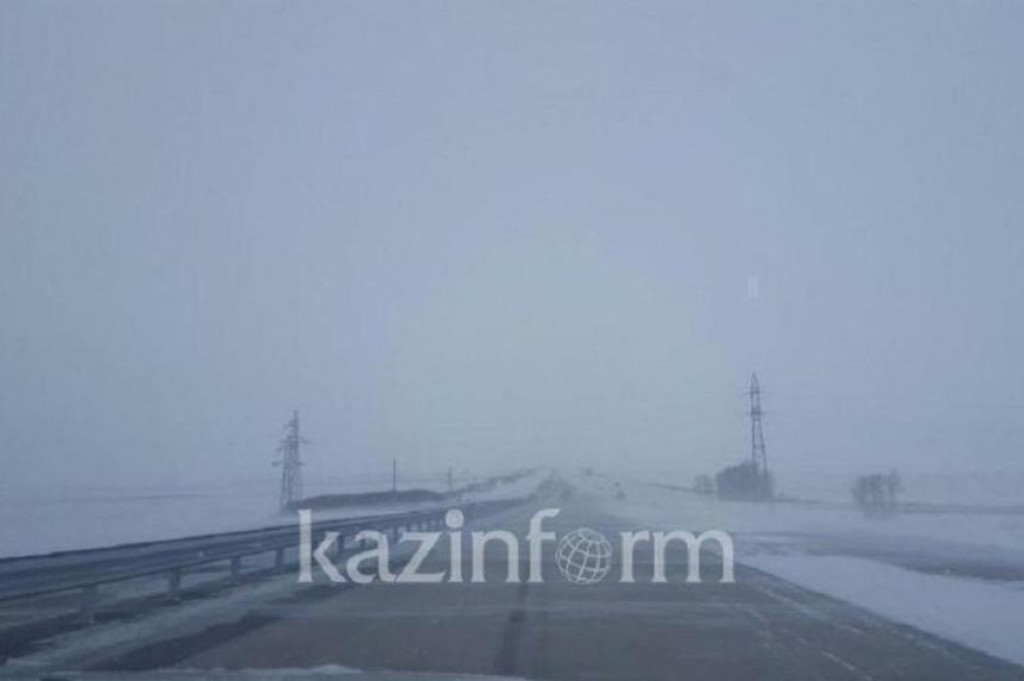 Автодороги республиканского значения закрыты в семи регионах РК