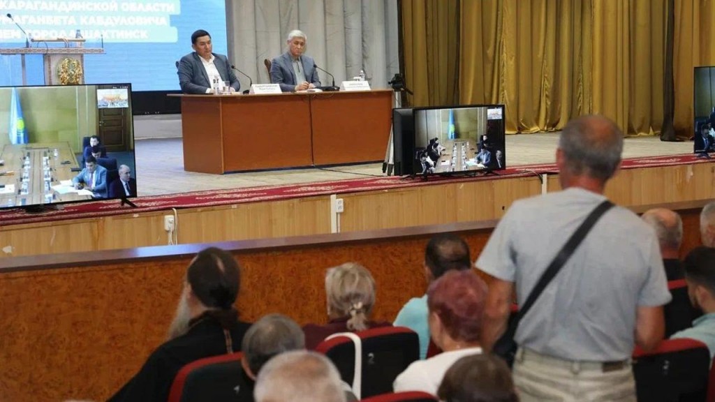 Газификация, тепло, дороги, благоустройство – Ермаганбет Булекпаев на встрече с жителями Шахтинска обсудил развитие города