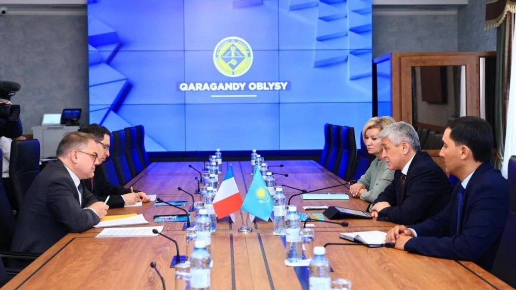 Аким Карагандинской области встретился с послом Франции в Казахстане