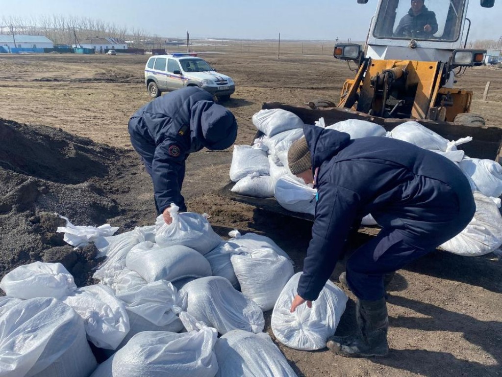 В Шетском районе пострадавшие от паводка получили единовременную материальную помощь