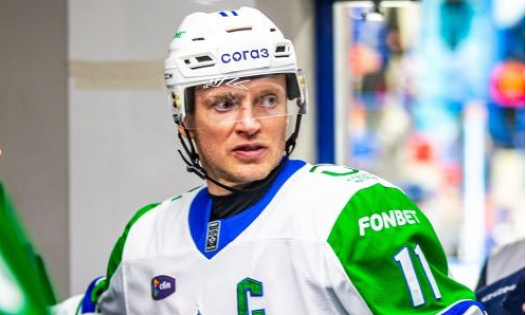 Уроженец Караганды сломал ребра в матче КХЛ