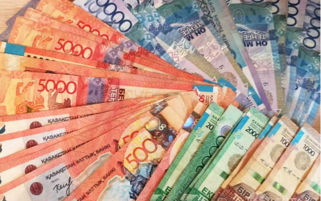 Названа средняя зарплата в Казахстане
