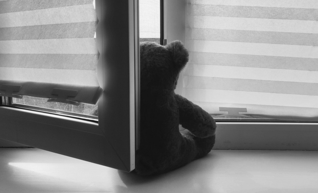 Қарағандыда терезеден құлаған үш жасар бала ауруханада қайтыс болды