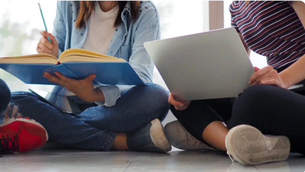 Школьникам, уличённым в сдаче экзамена с помощью ChatGPT, могут назначить устную проверку – проект правил