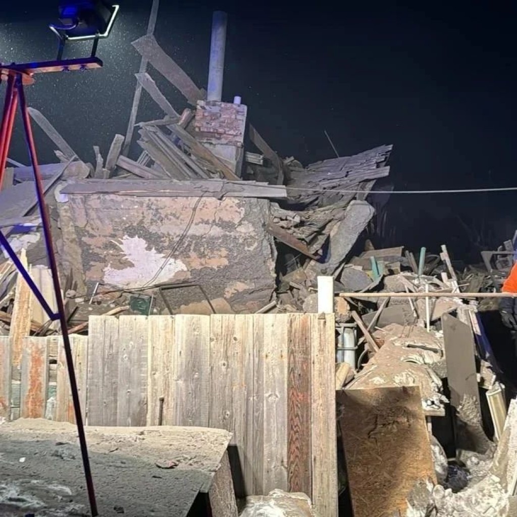 Два человека пострадали при взрыве газа в Караганде