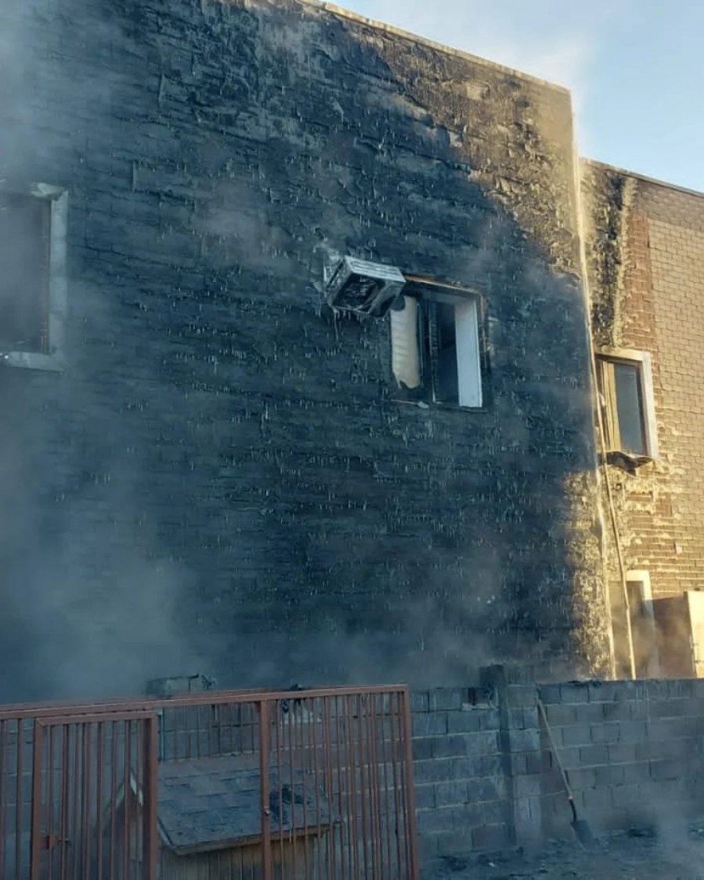 Хозяева частного дома в Караганде чуть не лишились жилья из-за загоревшейся облицовки