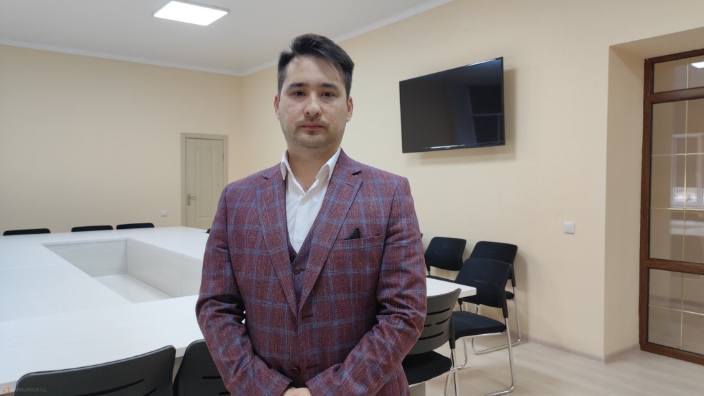 «Мы видим тенденцию»: травматолог о выпадении детей из окон в Карагандинской области