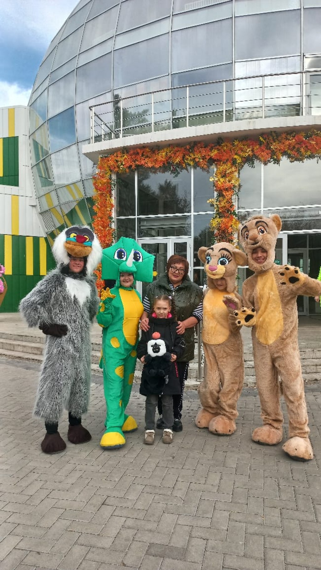 Обезьянку-мангобея из карагандинского зоопарка назвали Наоми