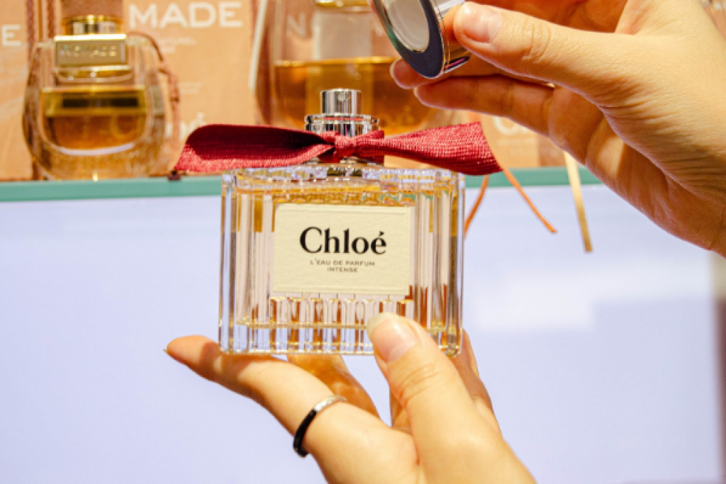 Уход за парфюмерией: как хранить ароматы, чтобы они не потеряли свою свежесть?