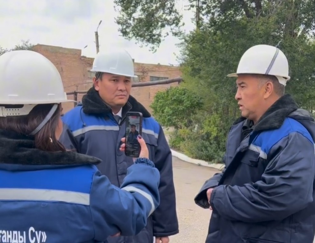 «Запах специфический», - аким Караганды побывал на станции аэрации, куда поступают все канализационные стоки города