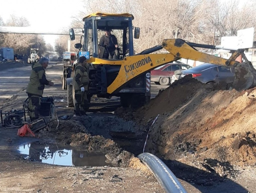 Еще на пяти участках Караганды начали менять водопровод
