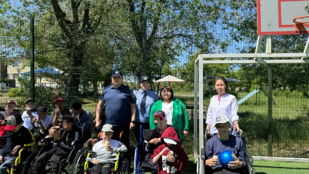 Служба с добрым сердцем: ДУИС поздравил детей с Днем защиты