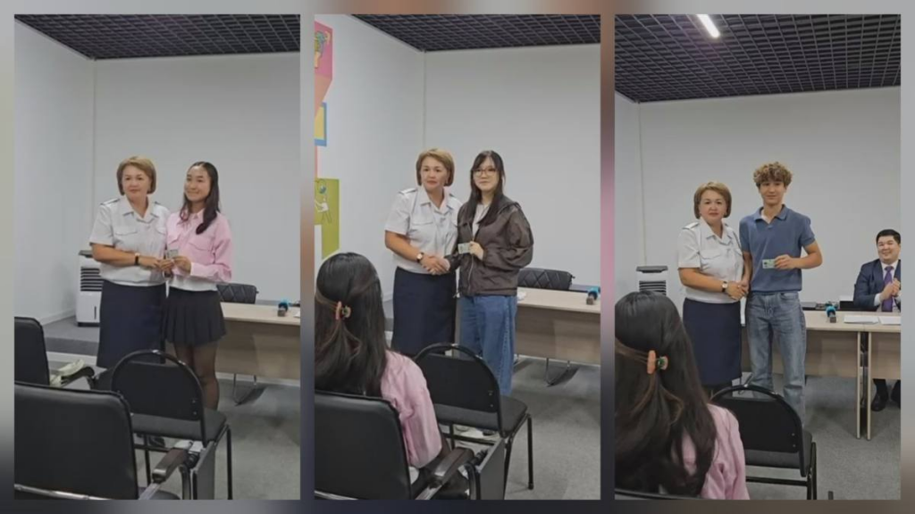 Юные карагандинцы получили первые удостоверения личности